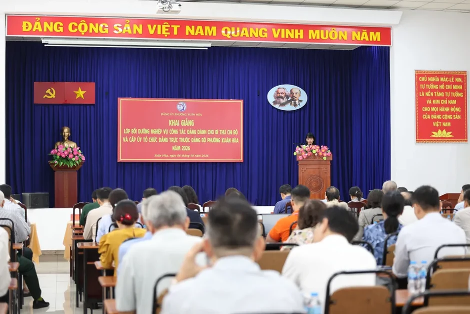 Đảng ủy phường Xuân Hòa bồi dưỡng nghiệp vụ công tác Đảng cho 130 bí thư chi bộ, cấp ủy viên Đảng ủy phường Xuân Hòa bồi dưỡng nghiệp vụ công tác Đảng cho 130 bí thư chi bộ, cấp ủy viên
