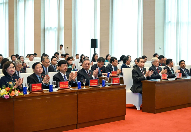 Đảng ủy Quốc hội công bố Quyết định của Bộ Chính trị về công tác cán bộ