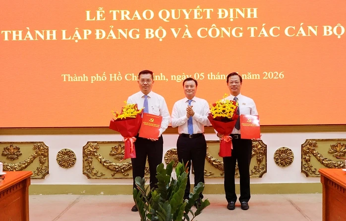 Đảng ủy UBND TPHCM công bố các quyết định quan trọng Đảng ủy UBND TPHCM công bố các quyết định quan trọng