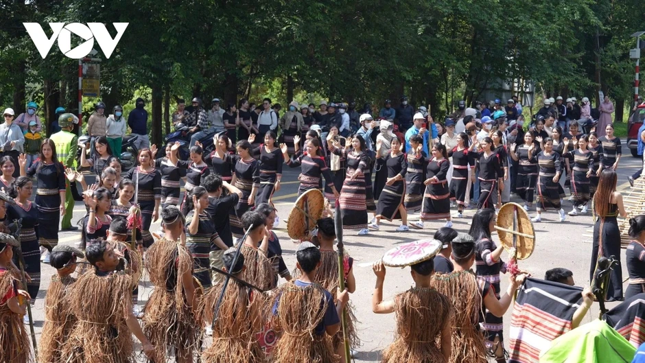 Đảng viên nói là làm, tạo chuyển biến ở Măng Đen Đảng viên nói là làm, tạo chuyển biến ở Măng Đen