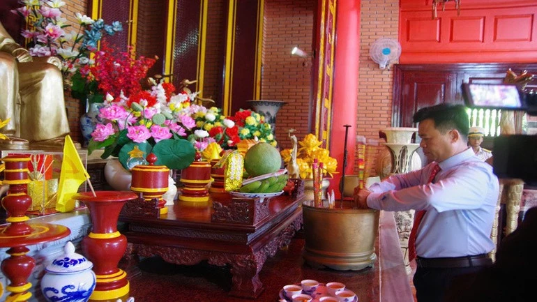 Đảo Trường Sa dâng hương tại các địa điểm văn hóa, tâm linh trước ngày bầu cử Đảo Trường Sa dâng hương tại các địa điểm văn hóa, tâm linh trước ngày bầu cử