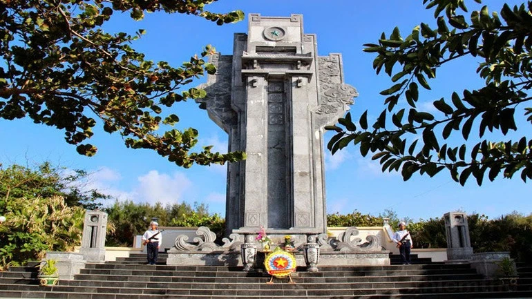 Đảo Trường Sa dâng hương tại các địa điểm văn hóa, tâm linh trước ngày bầu cử Đảo Trường Sa dâng hương tại các địa điểm văn hóa, tâm linh trước ngày bầu cử