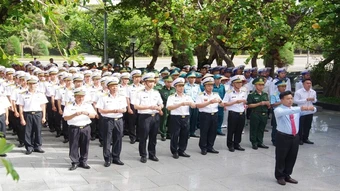 Đảo Trường Sa dâng hương tại các địa điểm văn hóa, tâm linh trước ngày bầu cử