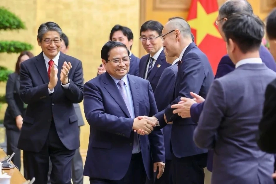 Đáp ứng đủ xăng dầu cho sản xuất, tiêu dùng Đáp ứng đủ xăng dầu cho sản xuất, tiêu dùng