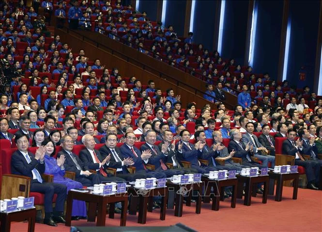 Đất nước cần ở thanh niên một tinh thần mới, trách nhiệm hơn và cống hiến nhiều hơn Đất nước cần ở thanh niên một tinh thần mới, trách nhiệm hơn và cống hiến nhiều hơn