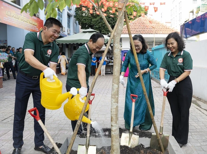 Dấu ấn từ cơ sở: Nhiều địa phương ở TPHCM thi đua làm đẹp thành phố mang tên Bác Dấu ấn từ cơ sở: Nhiều địa phương ở TPHCM thi đua làm đẹp thành phố mang tên Bác