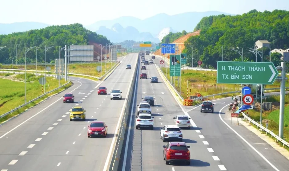 Đấu tranh phản bác các quan điểm sai trái về đầu tư công trong lĩnh vực xây dựng: Nhìn từ thực tiễn quản lý đầu tư phát triển hạ tầng giao thông Đấu tranh phản bác các quan điểm sai trái về đầu tư công trong lĩnh vực xây dựng: Nhìn từ thực tiễn quản lý đầu tư phát triển hạ tầng giao thông