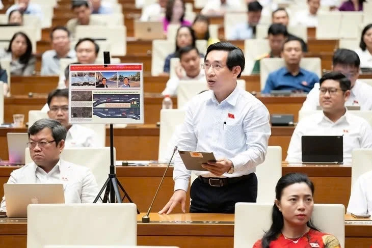 ĐBQH đề xuất thí điểm điểm dừng cho shipper, xe máy gọi điện thoại ĐBQH đề xuất thí điểm điểm dừng cho shipper, xe máy gọi điện thoại