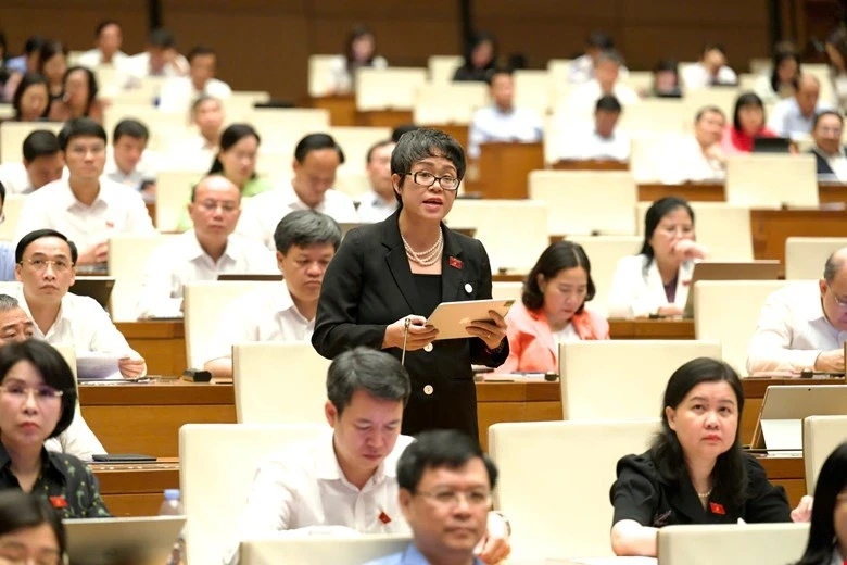 ĐBQH kiến nghị đồng bộ dữ liệu hộ tịch - căn cước, lấy VNeID làm “trục chính” ĐBQH kiến nghị đồng bộ dữ liệu hộ tịch - căn cước, lấy VNeID làm “trục chính”