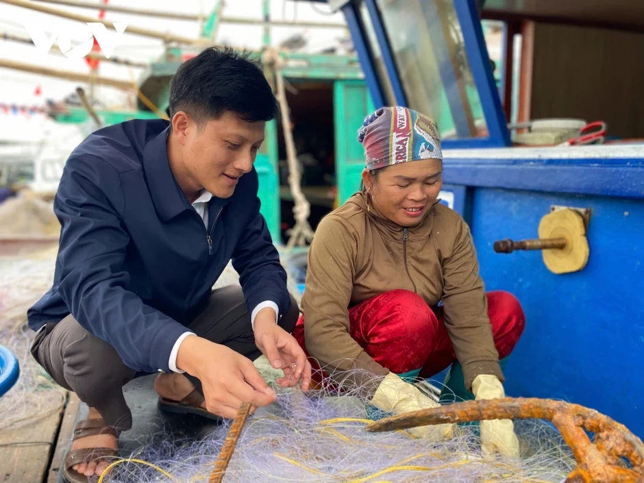 Để mỗi cử tri đều tự tay bỏ lá phiếu của mình