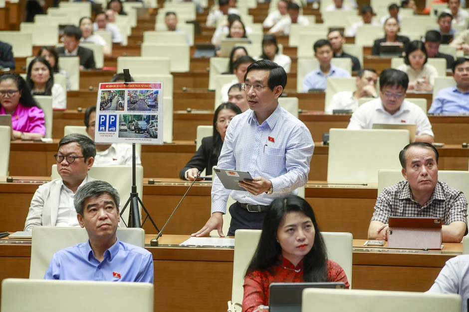 Đề xuất Hà Nội cho đỗ xe trên vỉa hè có điều kiện Đề xuất Hà Nội cho đỗ xe trên vỉa hè có điều kiện