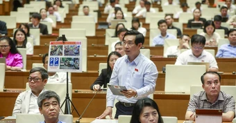 Đề xuất Hà Nội cho đỗ xe trên vỉa hè có điều kiện