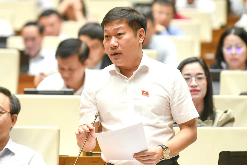 Đề xuất miễn trừ trách nhiệm cho ngân hàng khi báo cáo "giao dịch đáng ngờ" Đề xuất miễn trừ trách nhiệm cho ngân hàng khi báo cáo "giao dịch đáng ngờ"