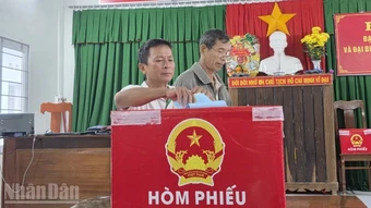 Đến 16 giờ 45 phút ngày 15/3: Đắk Lắk có 48 xã, phường đạt tỷ lệ cử tri đi bầu cử 100%