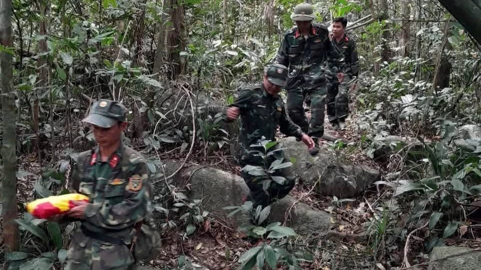 Đi rừng tìm mật ong thấy ụ đá giúp quy tập được hài cốt liệt sĩ Đi rừng tìm mật ong thấy ụ đá giúp quy tập được hài cốt liệt sĩ