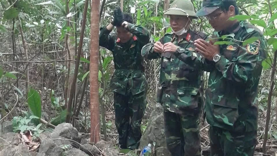 Đi rừng tìm mật ong thấy ụ đá giúp quy tập được hài cốt liệt sĩ Đi rừng tìm mật ong thấy ụ đá giúp quy tập được hài cốt liệt sĩ