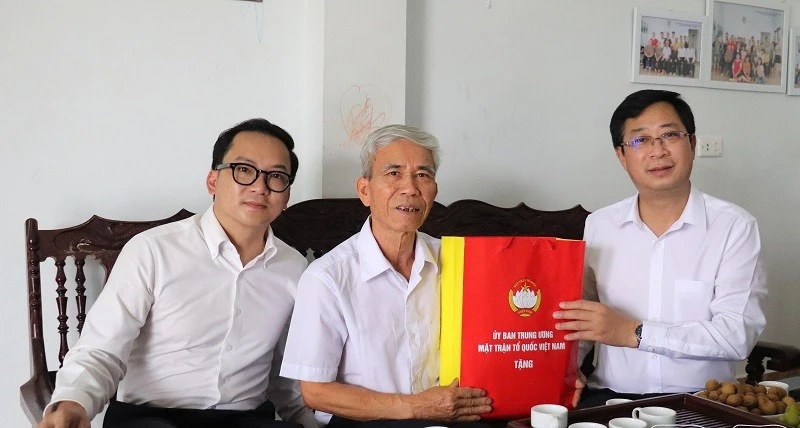 Điện Biên dâng hương, viếng các Anh hùng, liệt sĩ nhân kỷ niệm 79 năm Ngày Thương binh-Liệt sĩ Điện Biên dâng hương, viếng các Anh hùng, liệt sĩ nhân kỷ niệm 79 năm Ngày Thương binh-Liệt sĩ