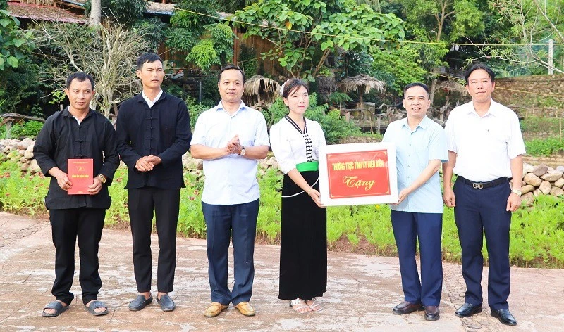 Điện Biên: Điều động, tăng cường 30 công chức, viên chức từ các ban, sở, ngành tỉnh về hỗ trợ cấp xã thực hiện nhiệm vụ Điện Biên: Điều động, tăng cường 30 công chức, viên chức từ các ban, sở, ngành tỉnh về hỗ trợ cấp xã thực hiện nhiệm vụ
