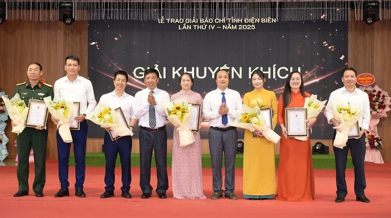 Điện Biên gặp mặt, chúc mừng phóng viên, các cơ quan báo chí nhân kỷ niệm 101 năm Ngày Báo chí cách mạng Việt Nam Điện Biên gặp mặt, chúc mừng phóng viên, các cơ quan báo chí nhân kỷ niệm 101 năm Ngày Báo chí cách mạng Việt Nam