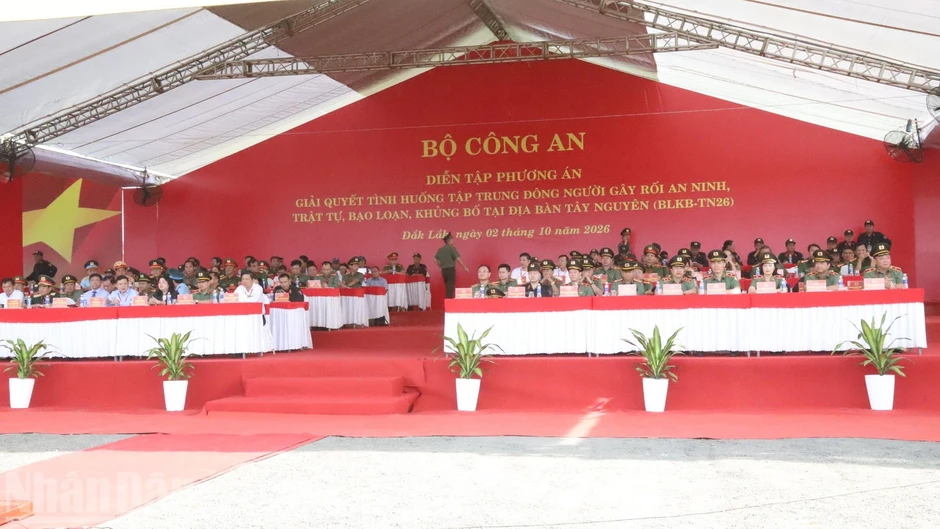 Diễn tập thành công phương án giải quyết tình huống tập trung đông người gây rối an ninh, trật tự, bạo loạn, khủng bố tại địa bàn Tây Nguyên Diễn tập thành công phương án giải quyết tình huống tập trung đông người gây rối an ninh, trật tự, bạo loạn, khủng bố tại địa bàn Tây Nguyên