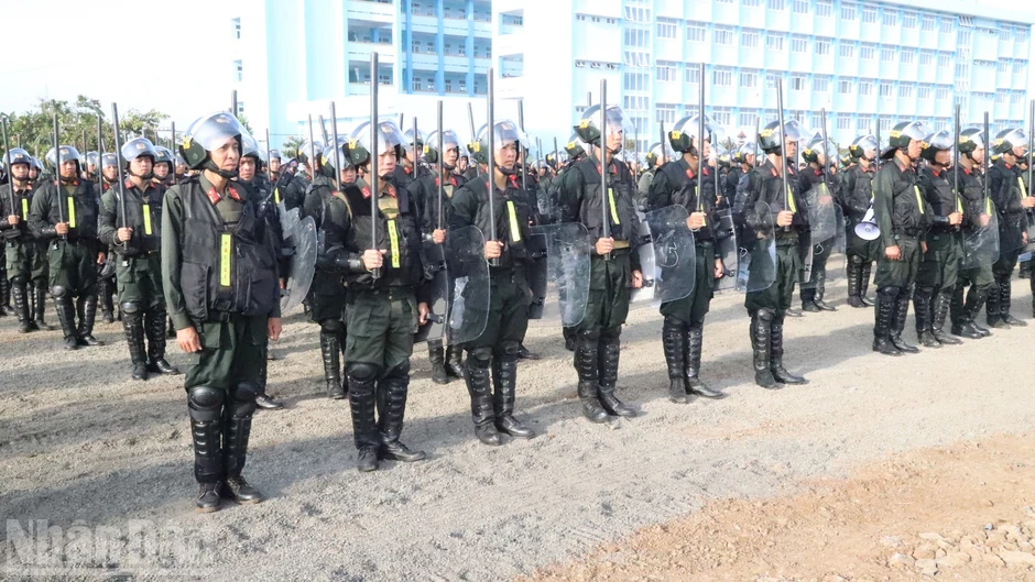 Diễn tập thành công phương án giải quyết tình huống tập trung đông người gây rối an ninh, trật tự, bạo loạn, khủng bố tại địa bàn Tây Nguyên Diễn tập thành công phương án giải quyết tình huống tập trung đông người gây rối an ninh, trật tự, bạo loạn, khủng bố tại địa bàn Tây Nguyên