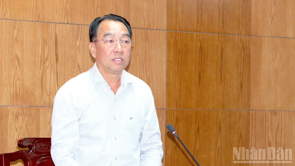 Đoàn công tác của Bộ Chính trị kiểm tra, giám sát công tác cán bộ tại Cà Mau Đoàn công tác của Bộ Chính trị kiểm tra, giám sát công tác cán bộ tại Cà Mau