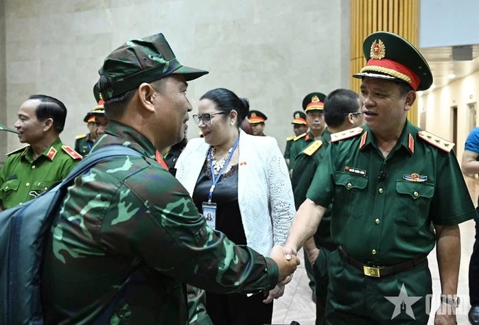 Đoàn công tác QĐND và CAND lên đường tham gia khắc phục hậu quả động đất tại Venezuela Đoàn công tác QĐND và CAND lên đường tham gia khắc phục hậu quả động đất tại Venezuela