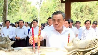 Đoàn công tác Ủy ban Kiểm tra Trung ương dâng hương tại Di tích lịch sử Ban Kiểm tra Trung ương Cục miền Nam