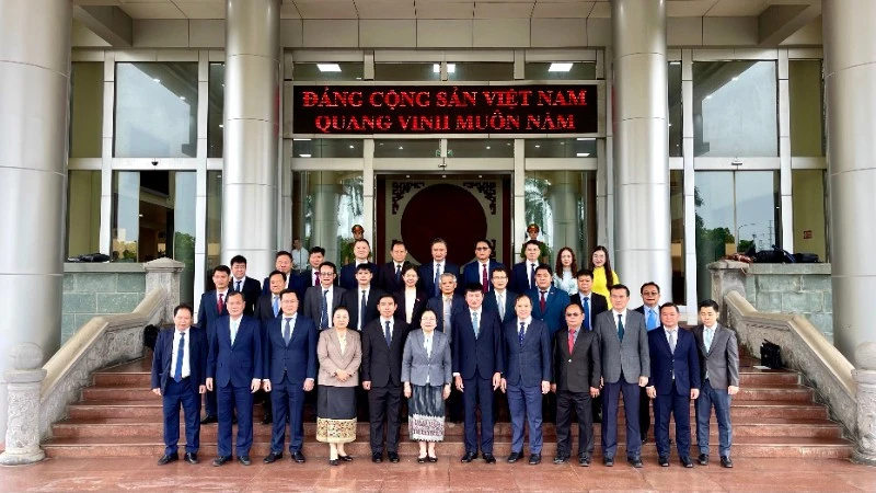 Đoàn đại biểu Ban Tổ chức Trung ương Đảng Nhân dân Cách mạng Lào thăm, làm việc tại Ninh Bình Đoàn đại biểu Ban Tổ chức Trung ương Đảng Nhân dân Cách mạng Lào thăm, làm việc tại Ninh Bình