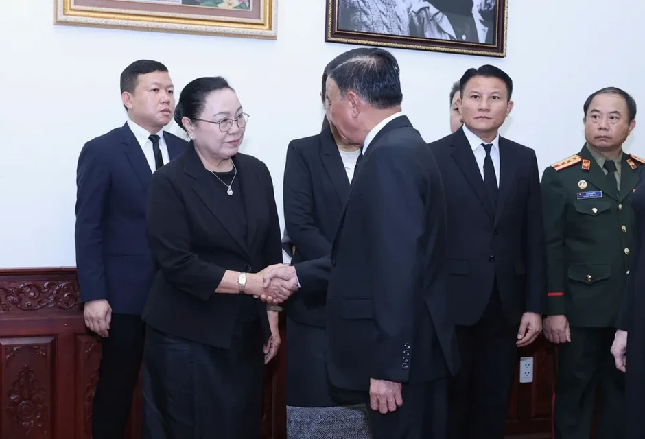 Đoàn đại biểu cấp cao Đảng, Nhà nước, Chính phủ viếng đồng chí Saysomphone Phomvihane tại Đại sứ quán Lào Đoàn đại biểu cấp cao Đảng, Nhà nước, Chính phủ viếng đồng chí Saysomphone Phomvihane tại Đại sứ quán Lào