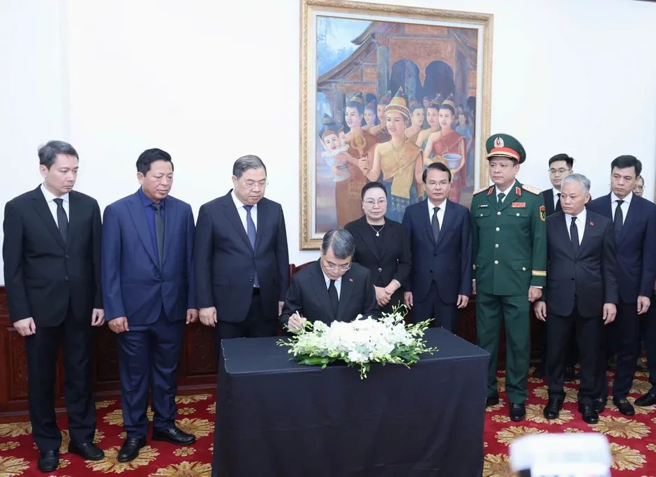 Đoàn đại biểu cấp cao Đảng, Nhà nước, Chính phủ viếng đồng chí Saysomphone Phomvihane tại Đại sứ quán Lào Đoàn đại biểu cấp cao Đảng, Nhà nước, Chính phủ viếng đồng chí Saysomphone Phomvihane tại Đại sứ quán Lào