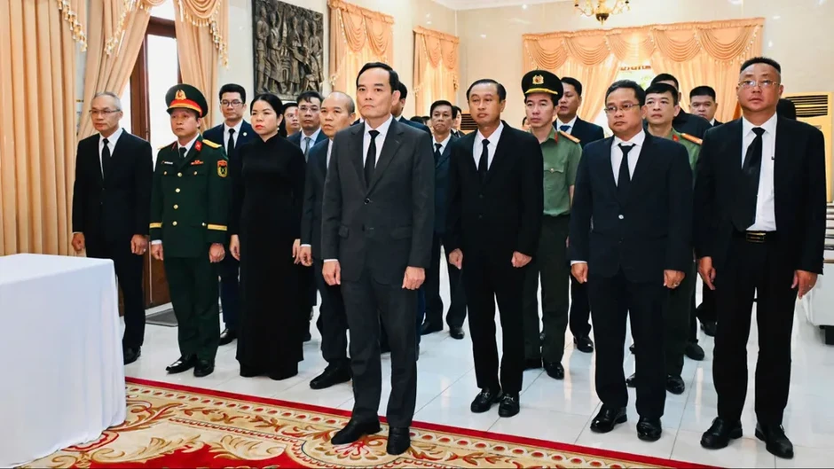 Đoàn đại biểu cấp cao TPHCM viếng Chủ tịch Quốc hội Lào Saysomphone Phomvihane