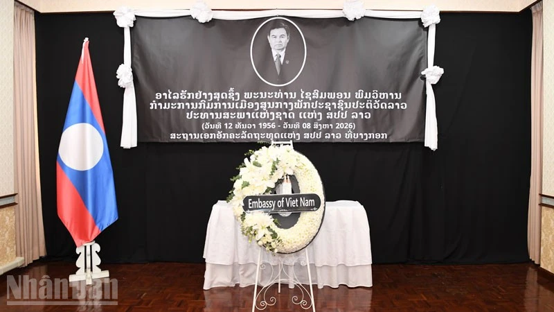 Đoàn đại biểu Đại sứ quán Việt Nam tại Thái Lan viếng đồng chí Saysomphone Phomvihane Đoàn đại biểu Đại sứ quán Việt Nam tại Thái Lan viếng đồng chí Saysomphone Phomvihane