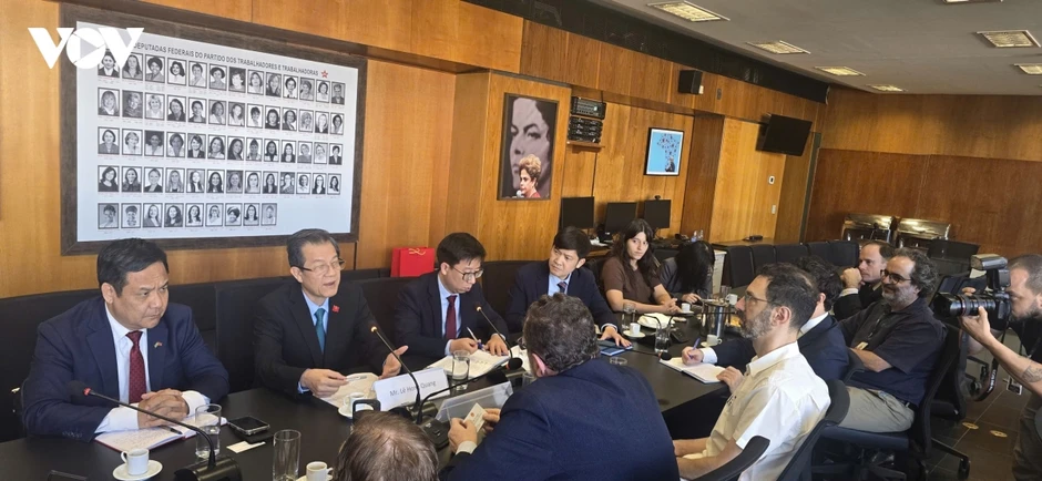 Đoàn đại biểu Đảng Cộng sản Việt Nam thăm và làm việc tại Brasil Đoàn đại biểu Đảng Cộng sản Việt Nam thăm và làm việc tại Brasil