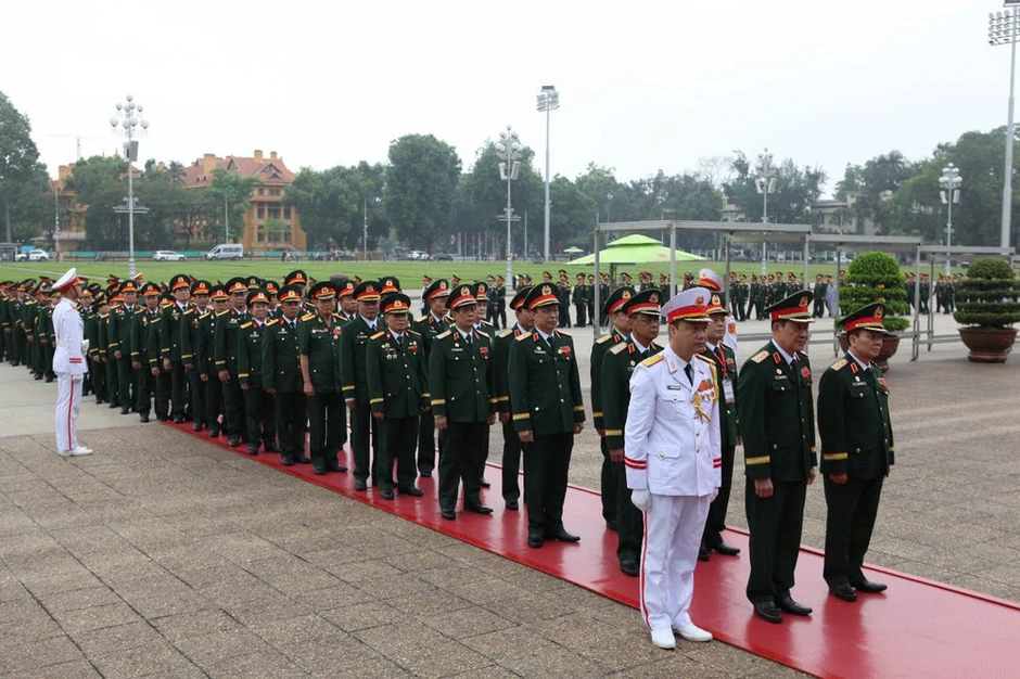 Đoàn đại biểu dự Đại hội đại biểu toàn quốc Hội Cựu chiến binh Việt Nam lần thứ VIII vào Lăng viếng Chủ tịch Hồ Chí Minh Đoàn đại biểu dự Đại hội đại biểu toàn quốc Hội Cựu chiến binh Việt Nam lần thứ VIII vào Lăng viếng Chủ tịch Hồ Chí Minh