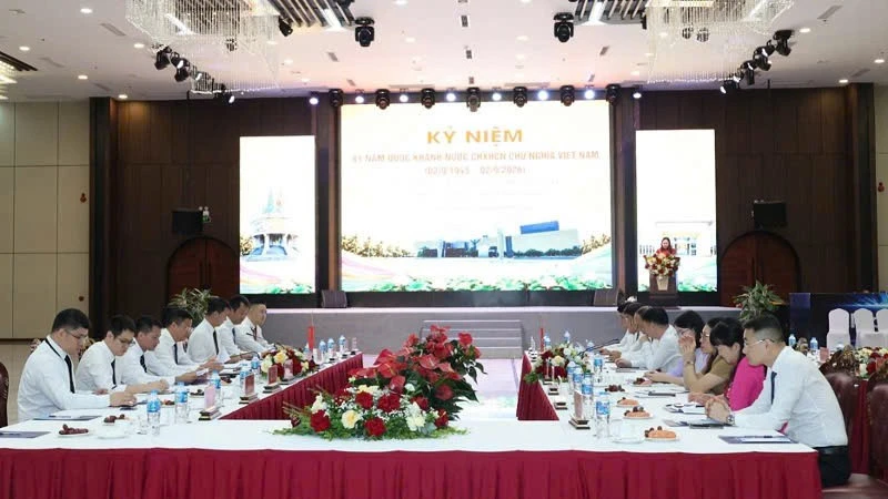 Đoàn đại biểu Thành ủy, Chính quyền nhân dân thành phố Đông Hưng (Trung Quốc) chúc mừng Quốc khánh nước Cộng hòa xã hội chủ nghĩa Việt Nam Đoàn đại biểu Thành ủy, Chính quyền nhân dân thành phố Đông Hưng (Trung Quốc) chúc mừng Quốc khánh nước Cộng hòa xã hội chủ nghĩa Việt Nam