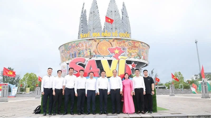 Đoàn đại biểu Thành ủy, Chính quyền nhân dân thành phố Đông Hưng (Trung Quốc) chúc mừng Quốc khánh nước Cộng hòa xã hội chủ nghĩa Việt Nam Đoàn đại biểu Thành ủy, Chính quyền nhân dân thành phố Đông Hưng (Trung Quốc) chúc mừng Quốc khánh nước Cộng hòa xã hội chủ nghĩa Việt Nam