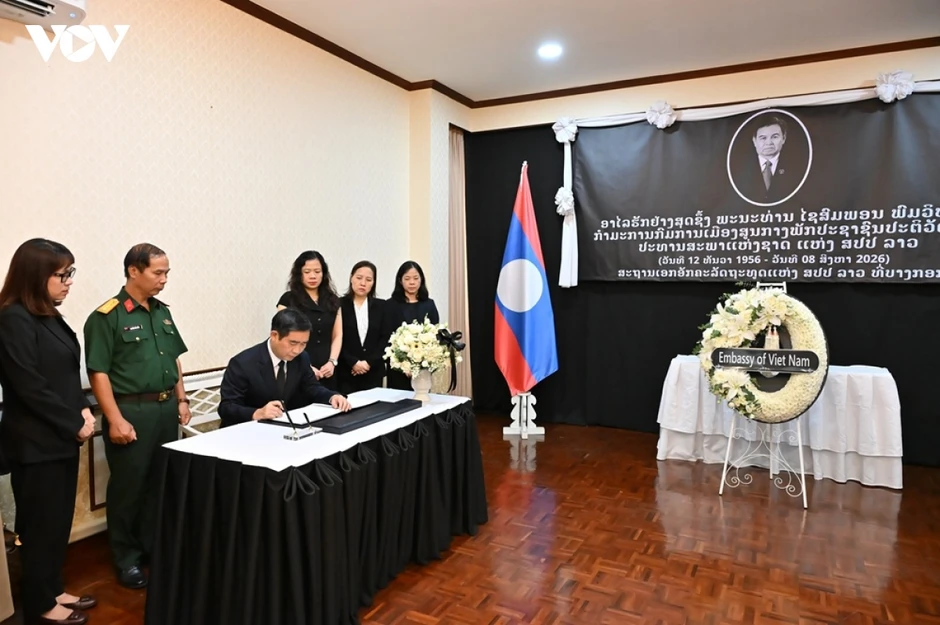 Đoàn Đại sứ quán Việt Nam tại Thái Lan viếng Chủ tịch Quốc hội Lào Đoàn Đại sứ quán Việt Nam tại Thái Lan viếng Chủ tịch Quốc hội Lào
