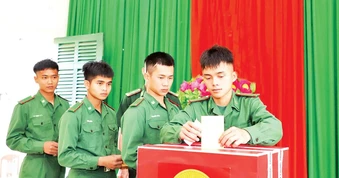 Đoàn kết, đóng góp công sức, trí tuệ vào sự phát triển chung của đất nướcvào nước