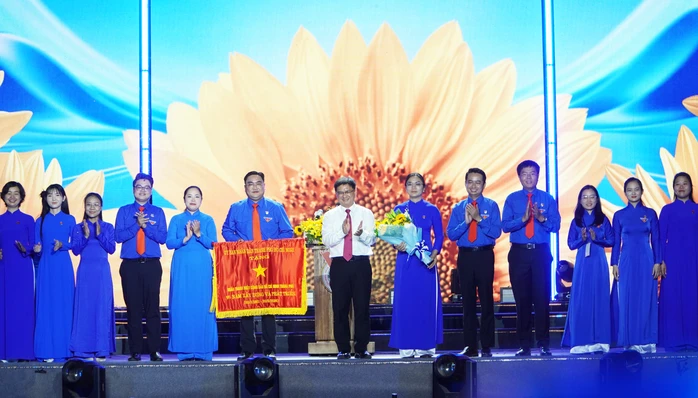 Đoàn Thanh niên TinVina được trao giải thưởng Hồ Hảo Hớn