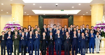 Đổi mới công tác lý luận, nâng cao năng lực dự báo chiến lược