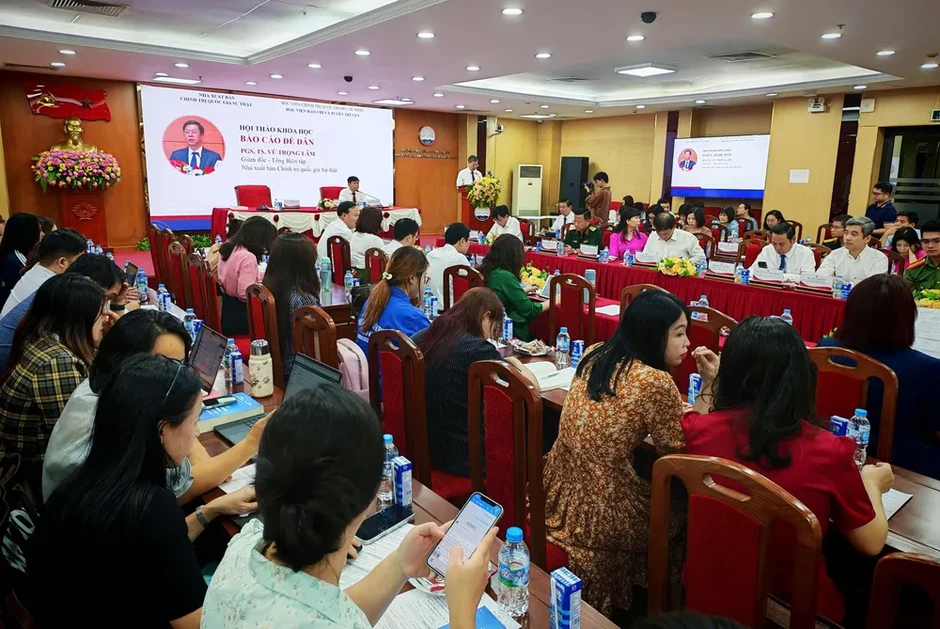 Đổi mới công tác tuyên truyền, phổ biến lý luận chính trị trên không gian mạng Đổi mới công tác tuyên truyền, phổ biến lý luận chính trị trên không gian mạng