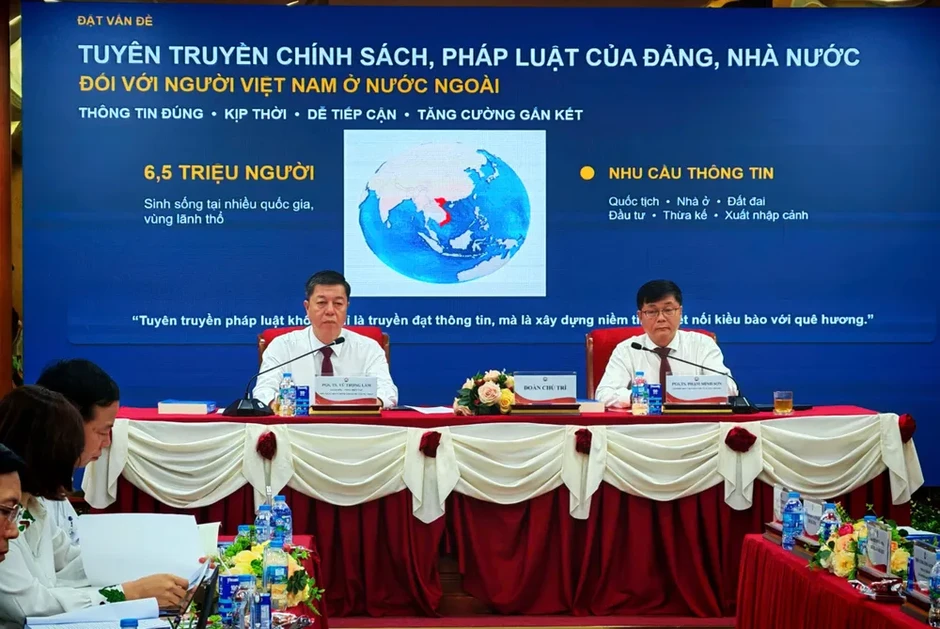 Đổi mới công tác tuyên truyền, phổ biến lý luận chính trị trên không gian mạng Đổi mới công tác tuyên truyền, phổ biến lý luận chính trị trên không gian mạng