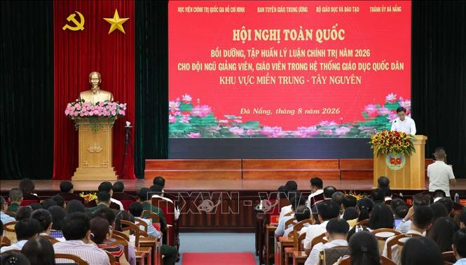 Đổi mới giáo dục lý luận chính trị trong bối cảnh chuyển đổi số Đổi mới giáo dục lý luận chính trị trong bối cảnh chuyển đổi số