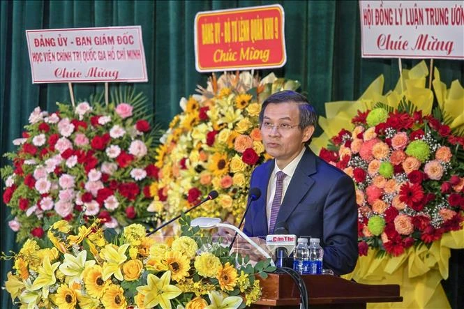 Đổi mới mạnh mẽ công tác đào tạo, bồi dưỡng cán bộ của Đảng Đổi mới mạnh mẽ công tác đào tạo, bồi dưỡng cán bộ của Đảng