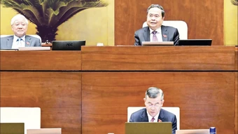 Đổi mới mạnh mẽ mô hình tăng trưởng, cải thiện thực chất đời sống nhân dân