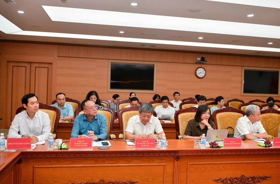 Đổi mới mạnh mẽ phương thức lãnh đạo, chỉ đạo thực hiện Nghị quyết của Đảng Đổi mới mạnh mẽ phương thức lãnh đạo, chỉ đạo thực hiện Nghị quyết của Đảng