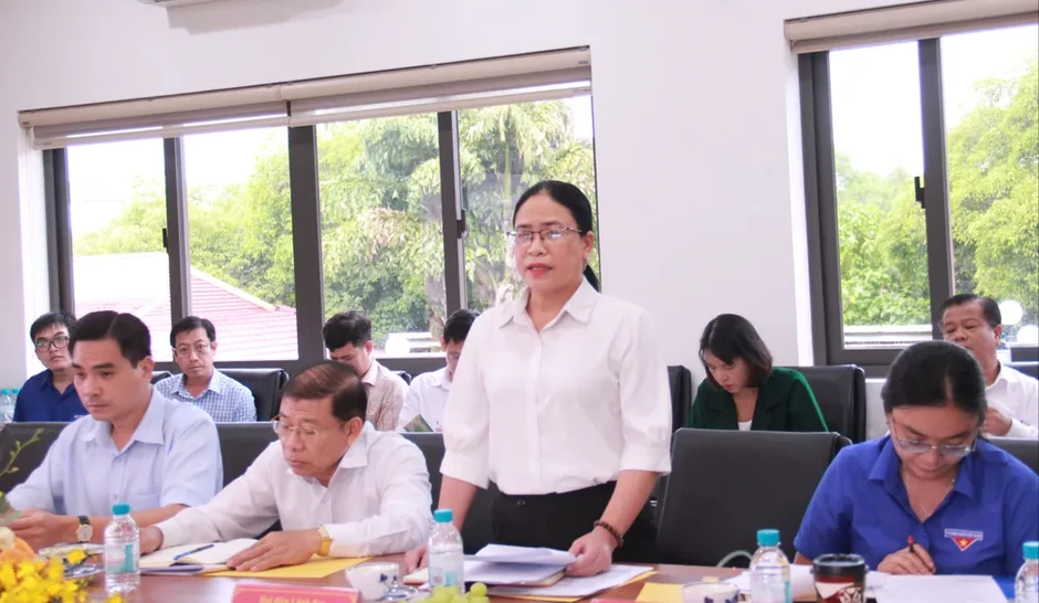 Đổi mới phương thức hoạt động chi bộ, chú trọng phát triển đảng viên trong công nhân Đổi mới phương thức hoạt động chi bộ, chú trọng phát triển đảng viên trong công nhân