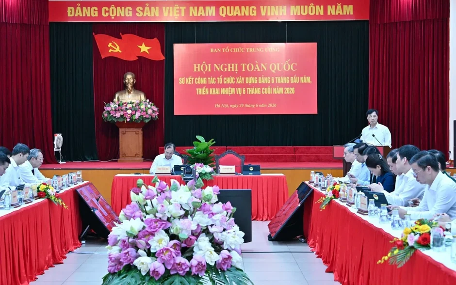 Đổi mới toàn diện công tác cán bộ, đáp ứng yêu cầu phát triển mới Đổi mới toàn diện công tác cán bộ, đáp ứng yêu cầu phát triển mới