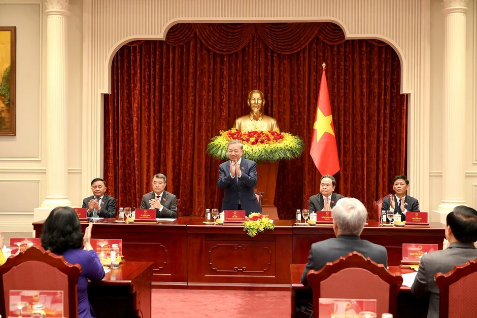 Đổi mới tư duy, hoàn thiện thể chế về công tác dân tộc, chính sách dân tộc Đổi mới tư duy, hoàn thiện thể chế về công tác dân tộc, chính sách dân tộc
